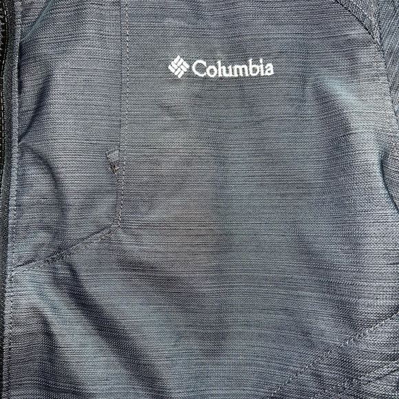 SOLD Columbia Women’s Omni-Tech Rain Jacket; Size Small - Picture 5 of 14